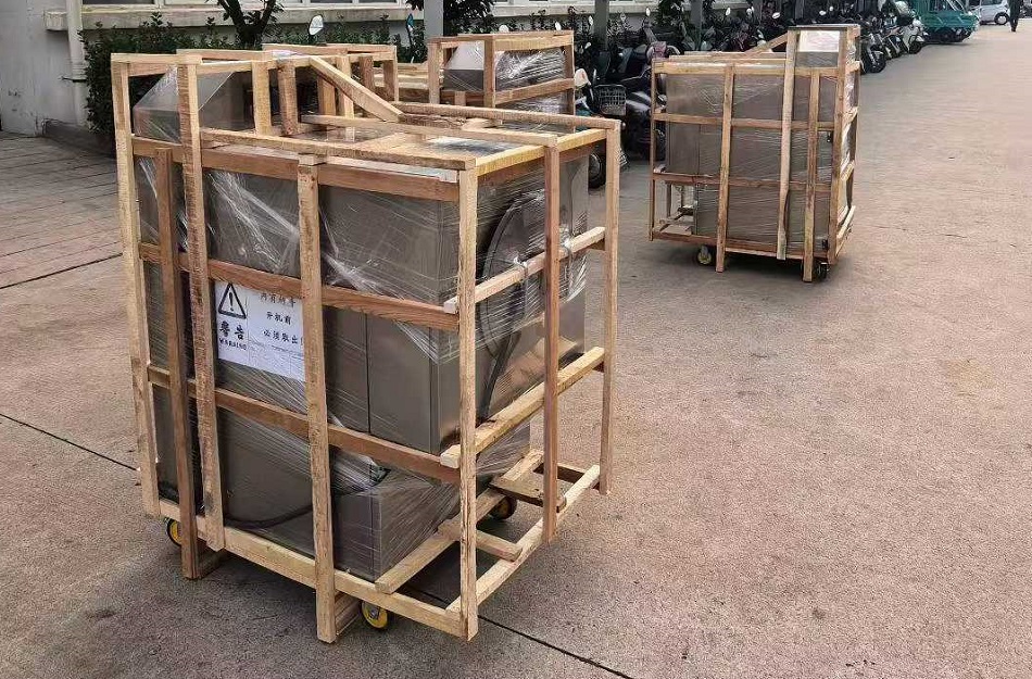 知名板栗連鎖店訂購許昌智工電磁炒板栗機(jī)裝車發(fā)貨